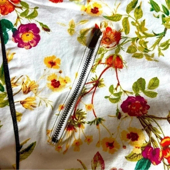 DISNEY Alice Through the Looking Glass white floral capri pants size 14 - Picture 5 of 6